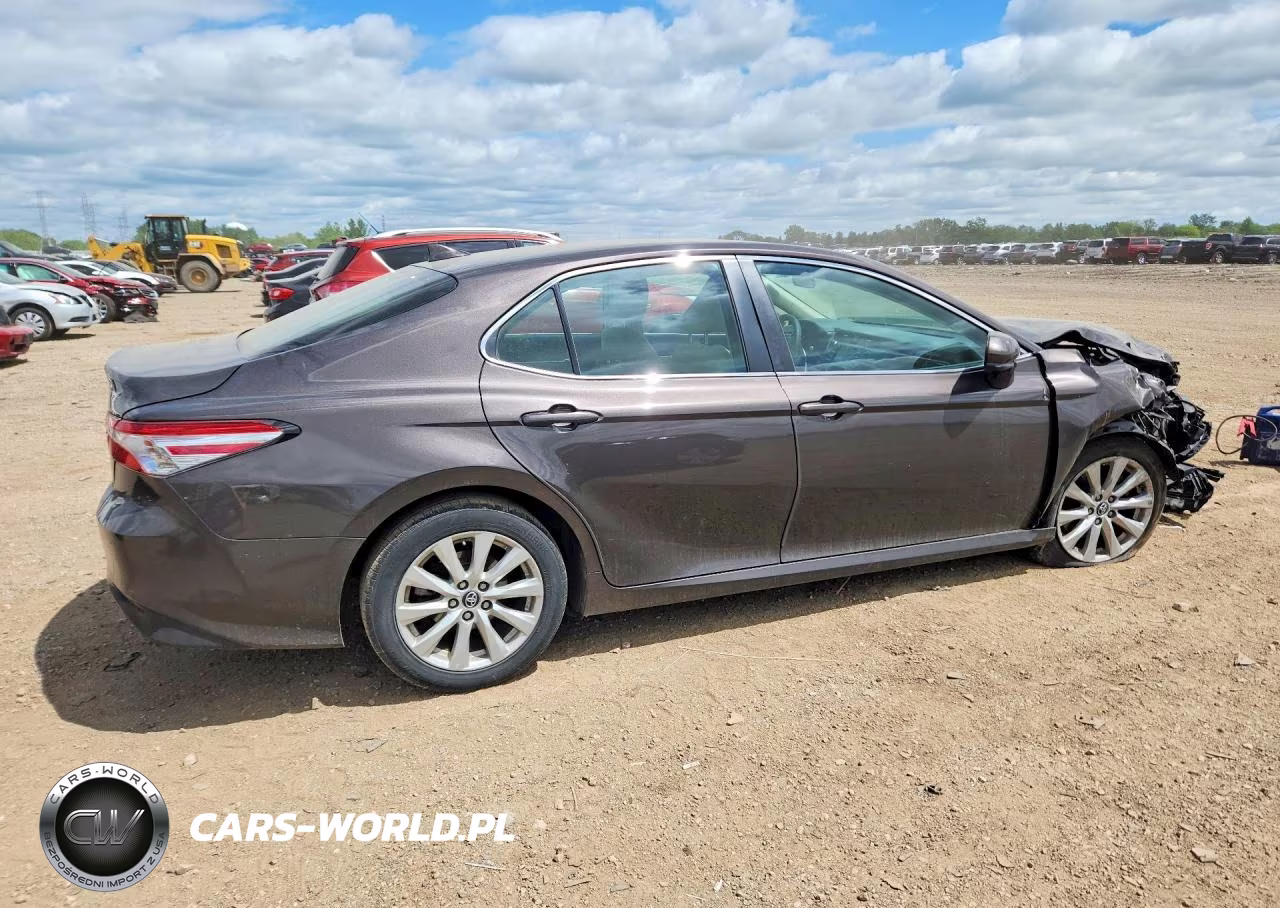 2019 Toyota Camry Le VIN:4T1B11HK7KU688944 - 3