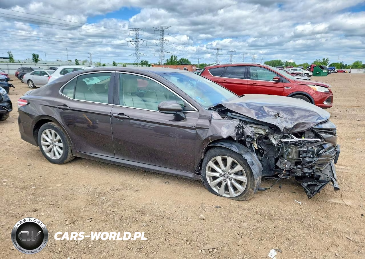 2019 Toyota Camry Le VIN:4T1B11HK7KU688944 - 4