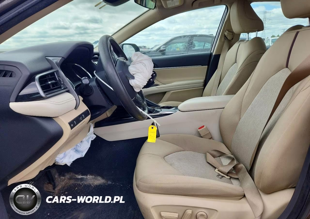 2019 Toyota Camry Le VIN:4T1B11HK7KU688944 - 7