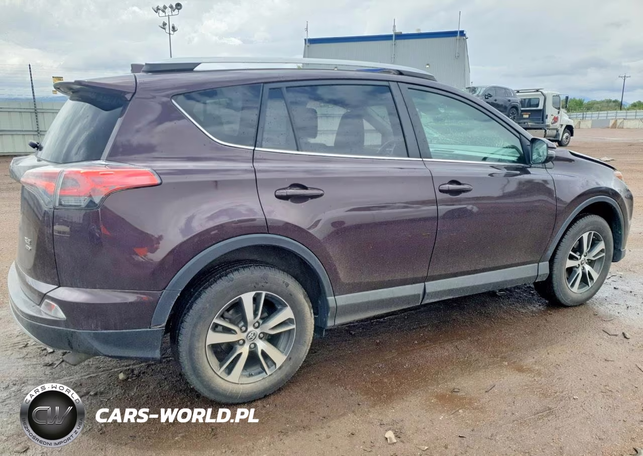 2018 Toyota Rav4 Xle VIN:2T3RFREV2JW855701 - 3