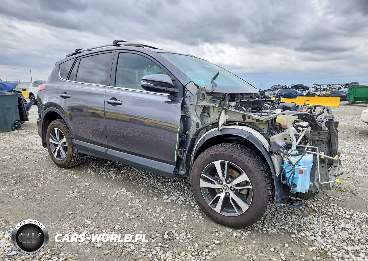 2018 Toyota Rav4 Xle VIN:2T3RFREVXJW752395 - 4