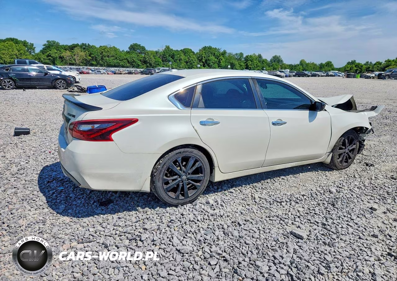 2018 Nissan Altima 2.5 Sr VIN:1N4AL3AP3JC258656 - 3