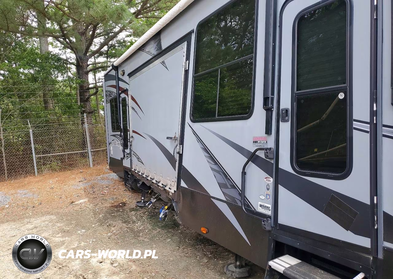 2015 Heartland Road Warrior Camper VIN:5SFCG4437FE294297 - 9
