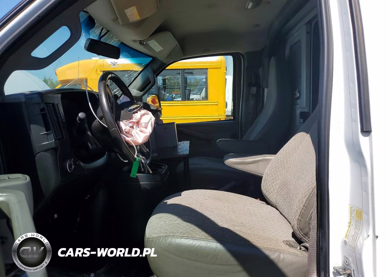 2018 Chevrolet Express G3500 VIN:1GB0GRFG1J1263456 - 7
