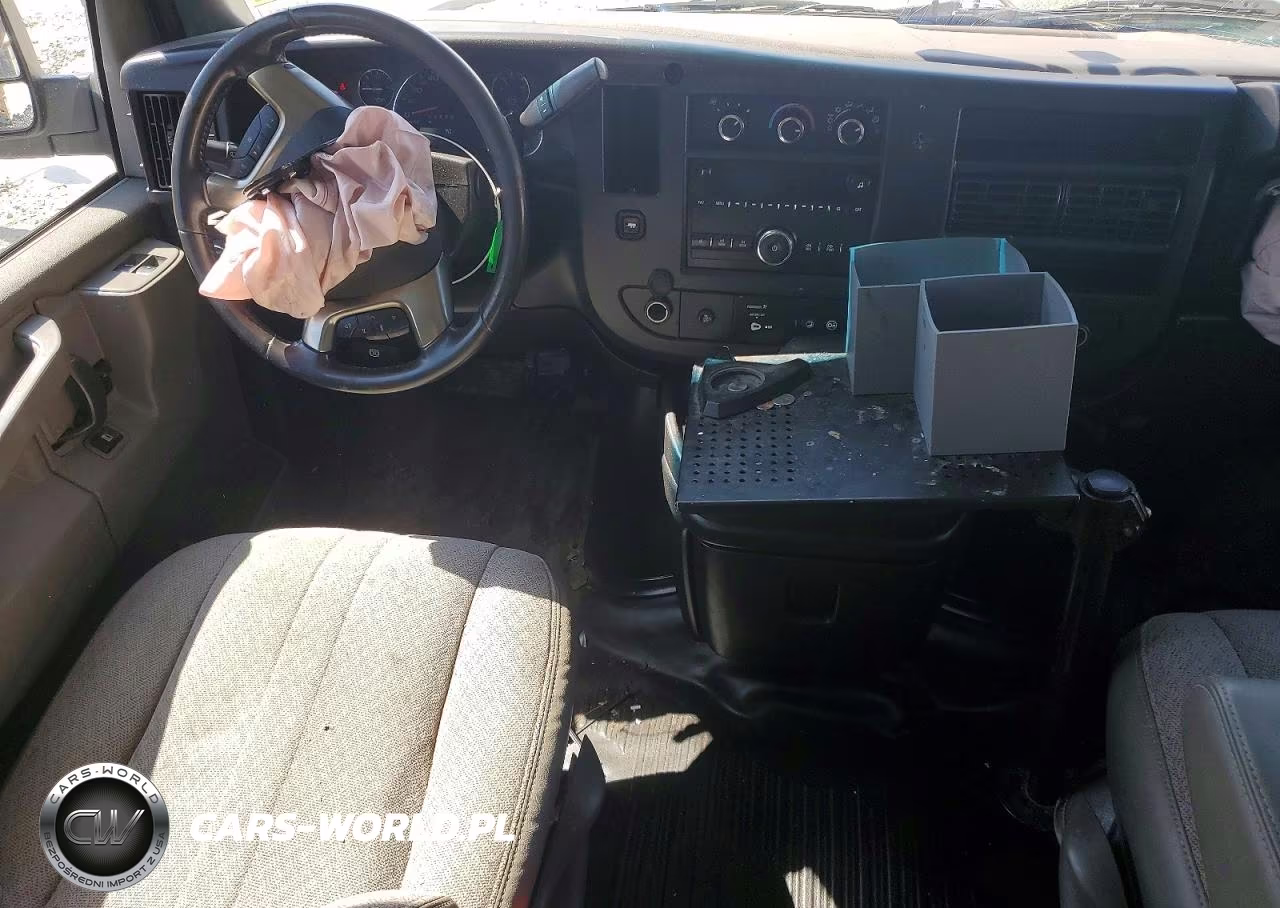 2018 Chevrolet Express G3500 VIN:1GB0GRFG1J1263456 - 8