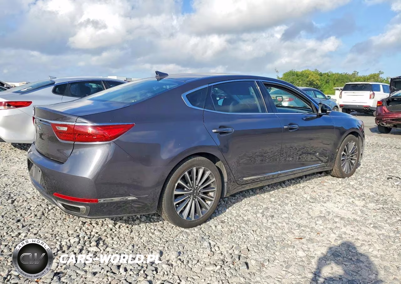 2018 Kia Cadenza Premium VIN:KNALB4J15J5120593 - 3