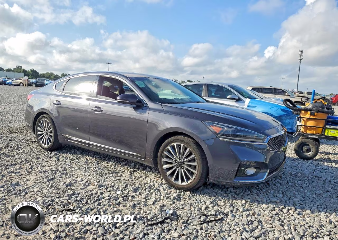 2018 Kia Cadenza Premium VIN:KNALB4J15J5120593 - 4