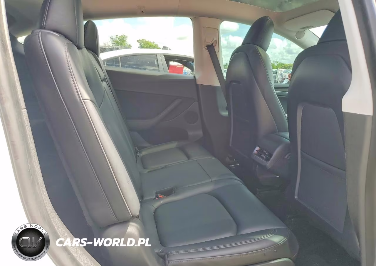 2023 Tesla Model Y VIN:7SAYGAEE8PF669737 - 10