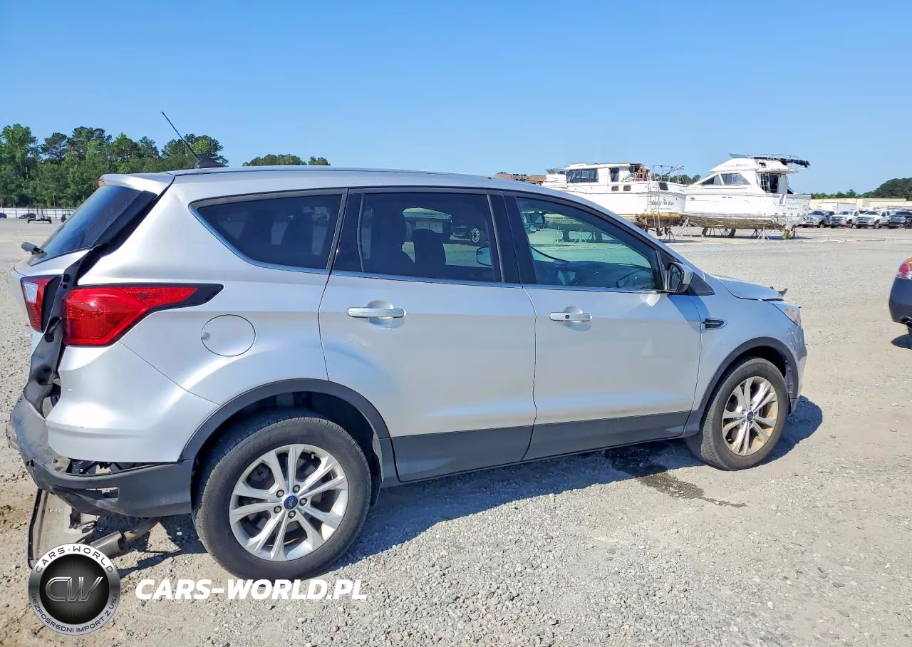 2019 Ford Escape Se VIN:1FMCU9G9XKUB83635 - 3
