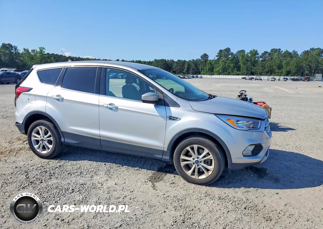 2019 Ford Escape Se VIN:1FMCU9G9XKUB83635 - 4
