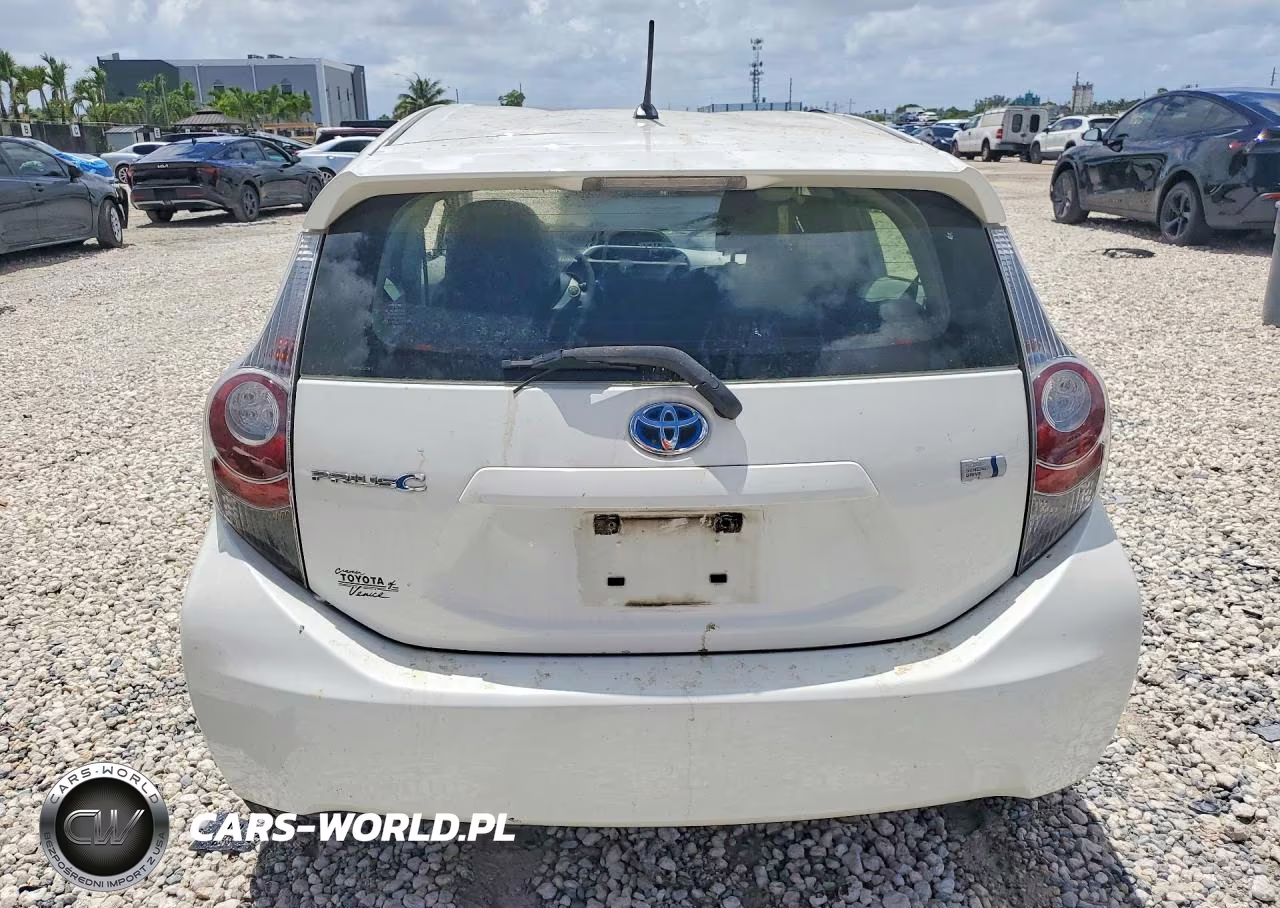 2012 Toyota Prius C Two VIN:JTDKDTB33C1520875 - 6