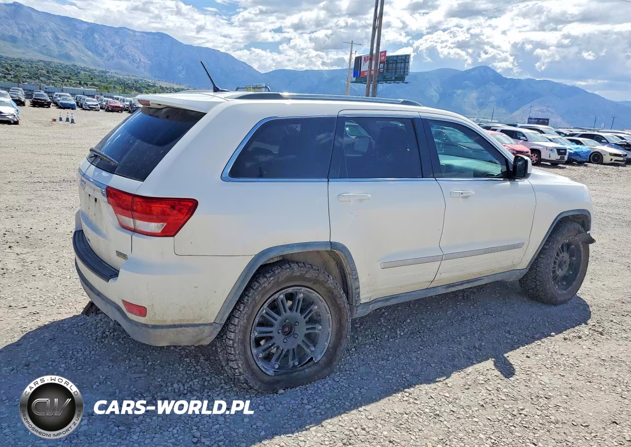 2011 Jeep Grand Cherokee Laredo VIN:1J4RR4GG2BC654677 - 3