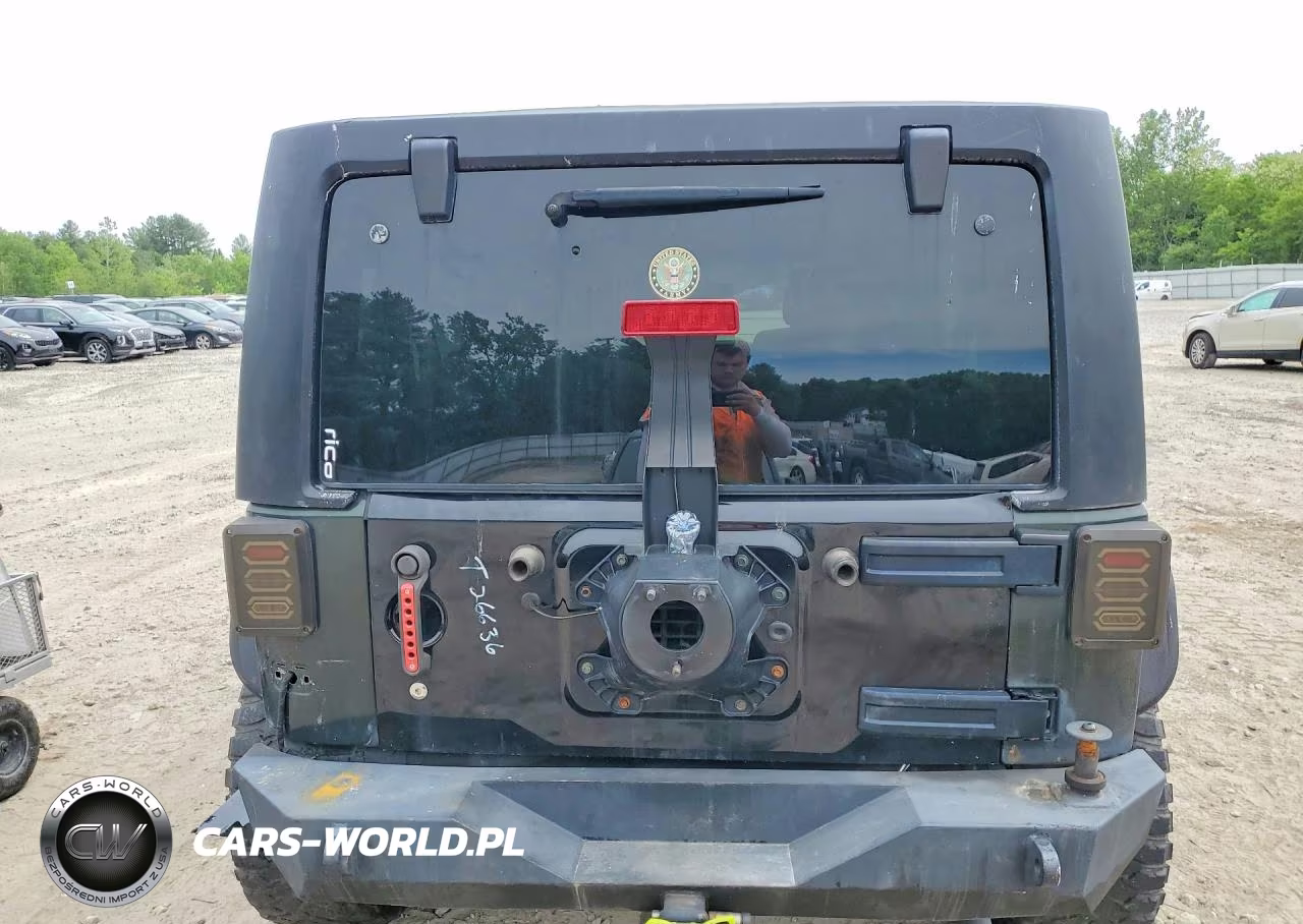 2011 Jeep Wrangler Unlimited Sahara VIN:1J4BA5H15BL532579 - 6