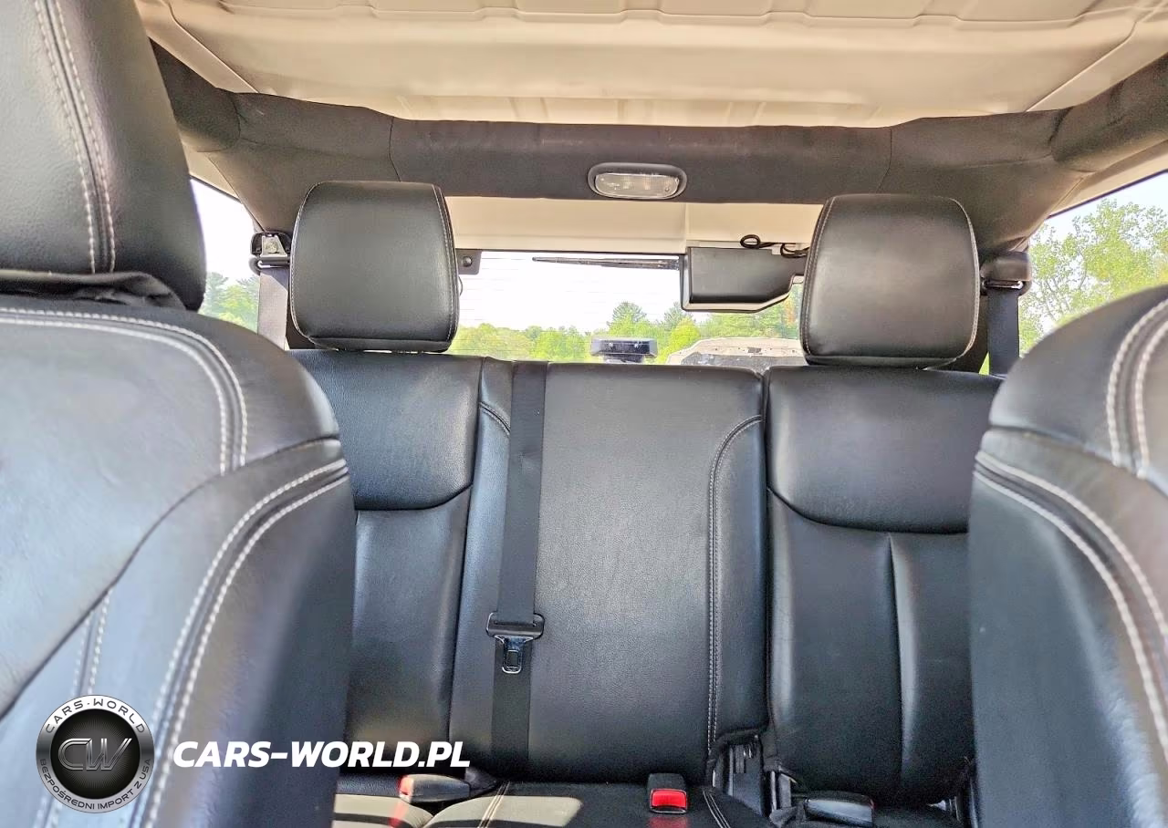 2015 Jeep Wrangler Unlimited Sahara VIN:1C4BJWEG0FL685882 - 10
