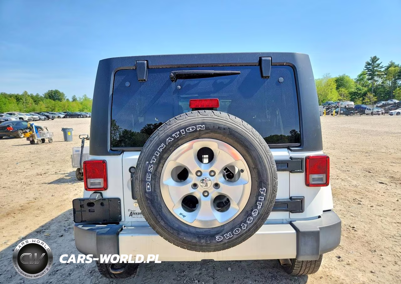 2015 Jeep Wrangler Unlimited Sahara VIN:1C4BJWEG0FL685882 - 6