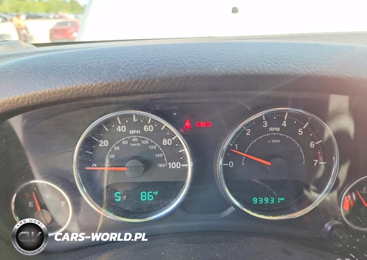 2015 Jeep Wrangler Unlimited Sahara VIN:1C4BJWEG0FL685882 - 9