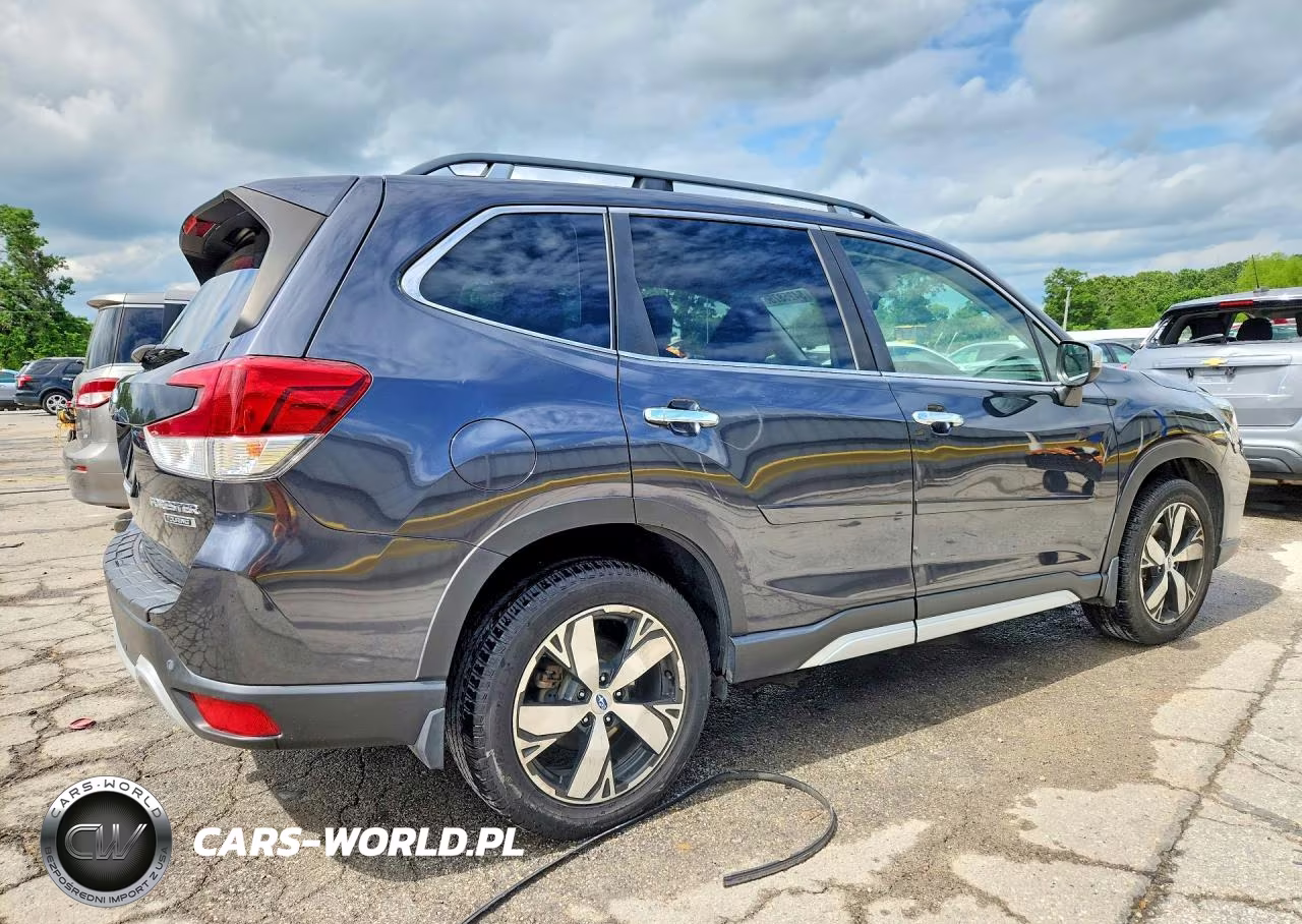 2019 Subaru Forester Touring VIN:JF2SKAWC9KH412286 - 3