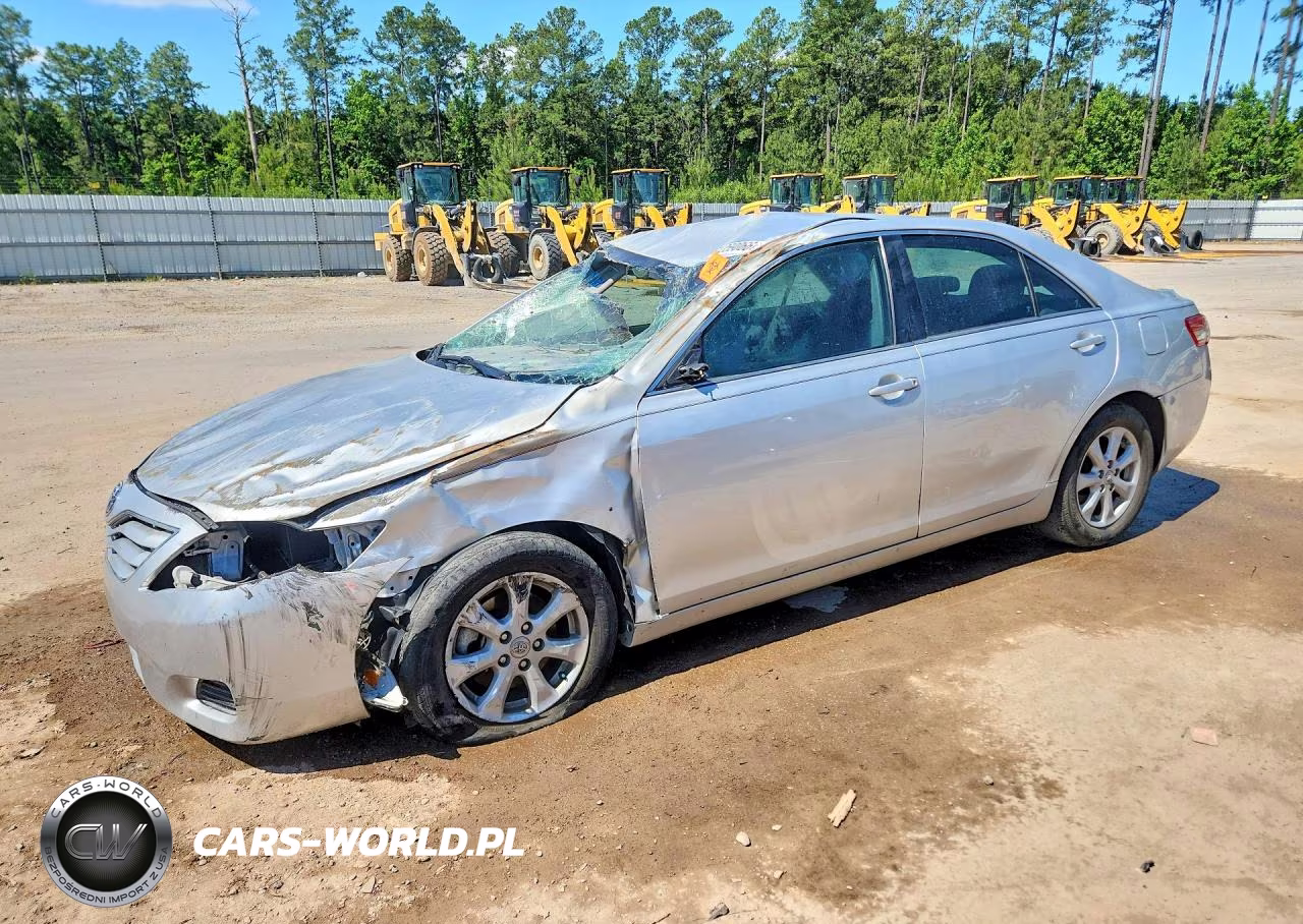 2011 Toyota Camry Le – zdjęcie 1 z 12