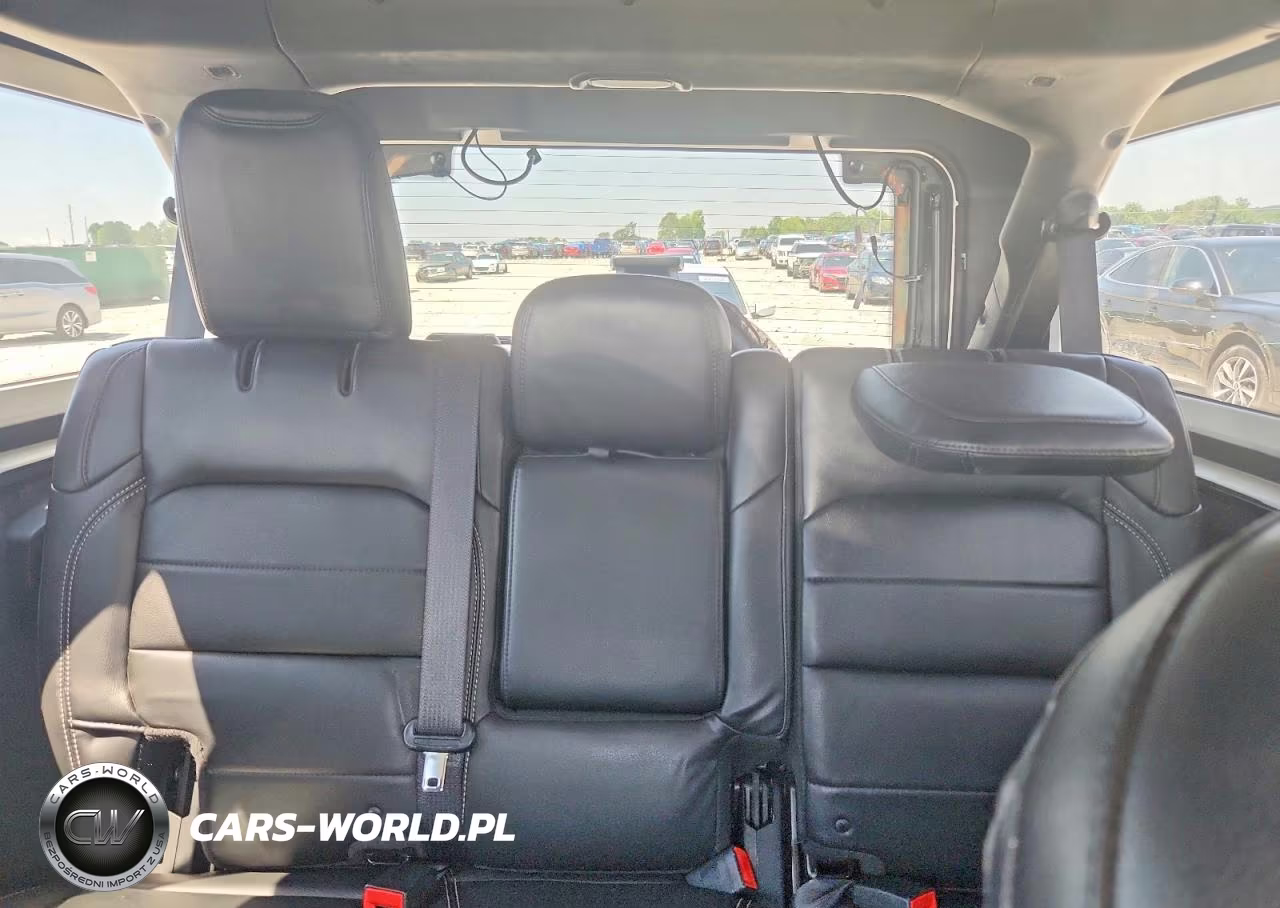 2018 Jeep Wrangler Unlimited Sahara VIN:1C4HJXEGXJW326756 - 10