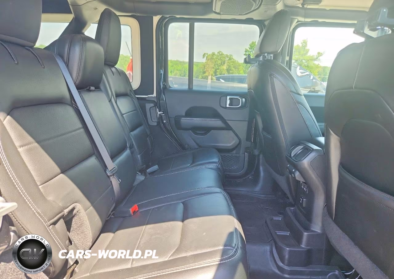 2018 Jeep Wrangler Unlimited Sahara VIN:1C4HJXEGXJW326756 - 11