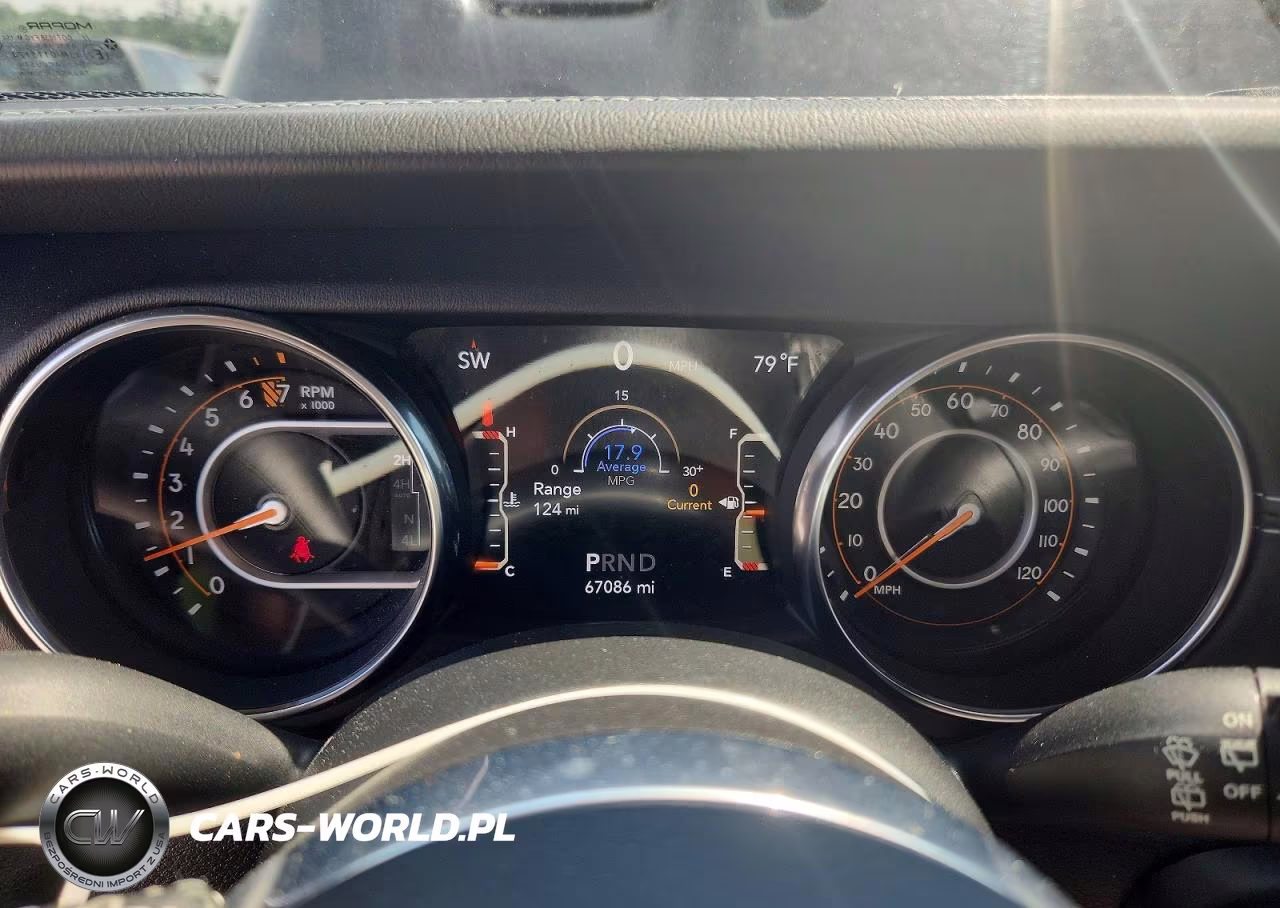 2018 Jeep Wrangler Unlimited Sahara VIN:1C4HJXEGXJW326756 - 9