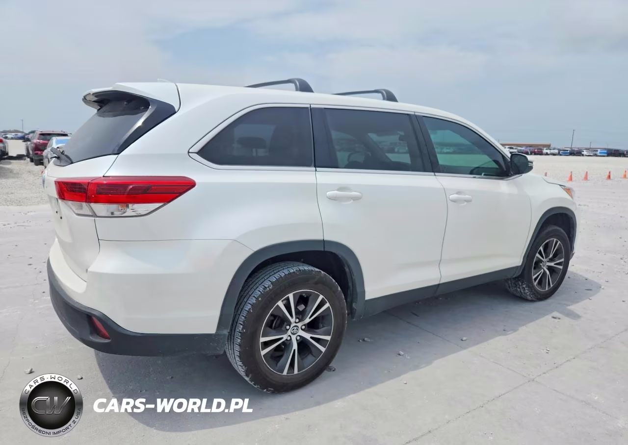 2019 Toyota Highlander Le Plus VIN:5TDZZRFH0KS311636 - 3