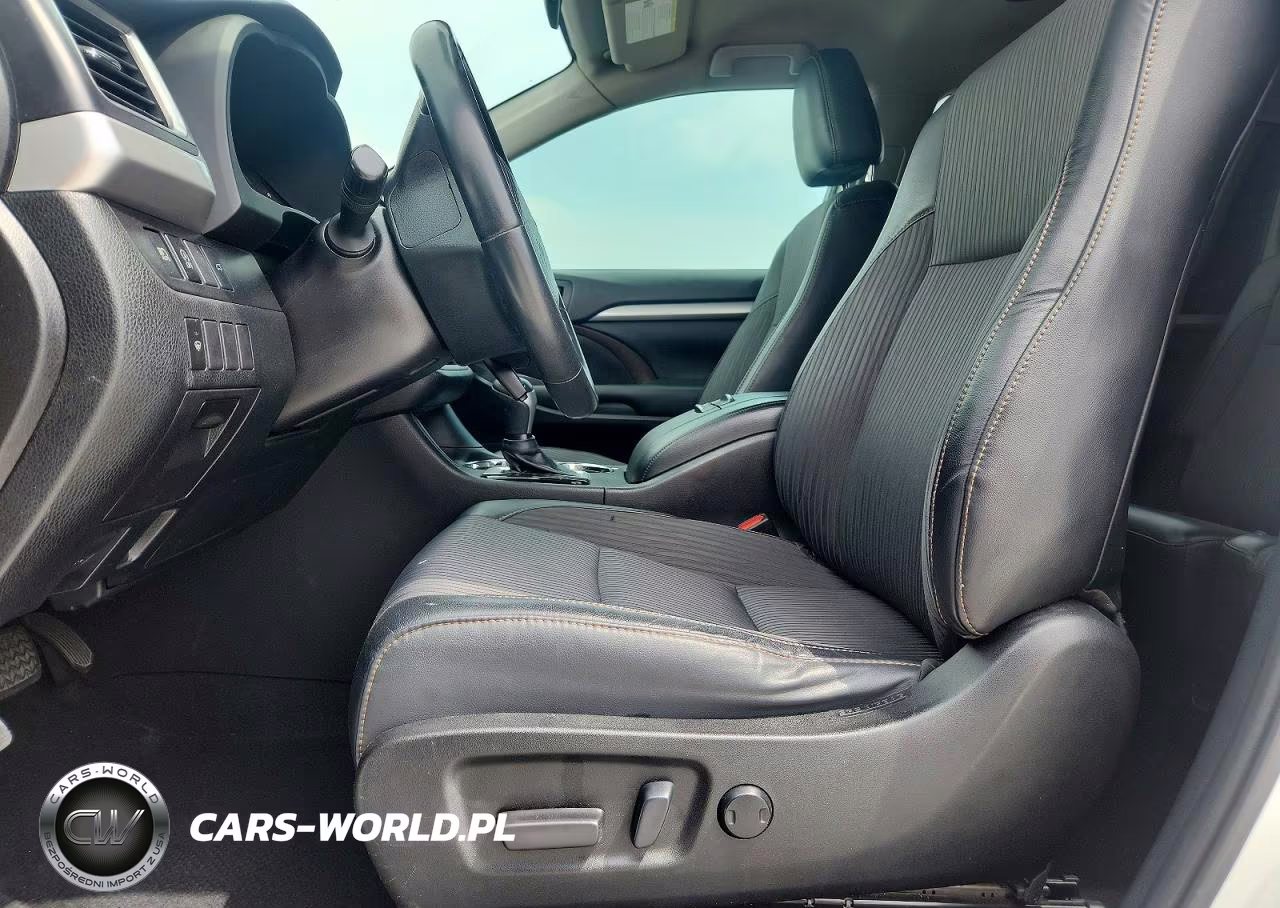 2019 Toyota Highlander Le Plus VIN:5TDZZRFH0KS311636 - 7