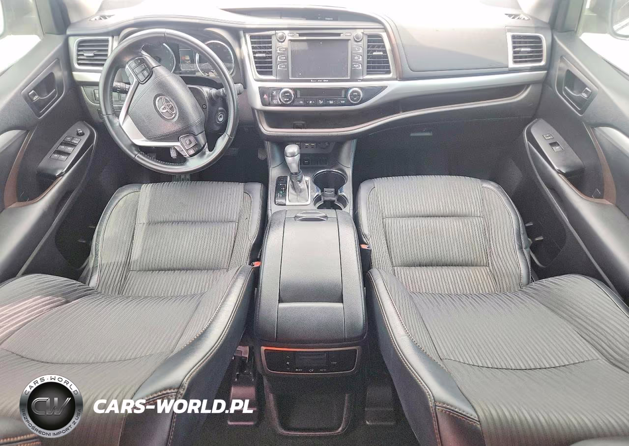 2019 Toyota Highlander Le Plus VIN:5TDZZRFH0KS311636 - 8
