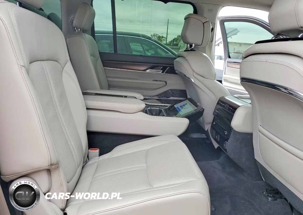 2022 Jeep Grand Wagoneer Series I VIN:1C4SJVEJXNS109856 - 11