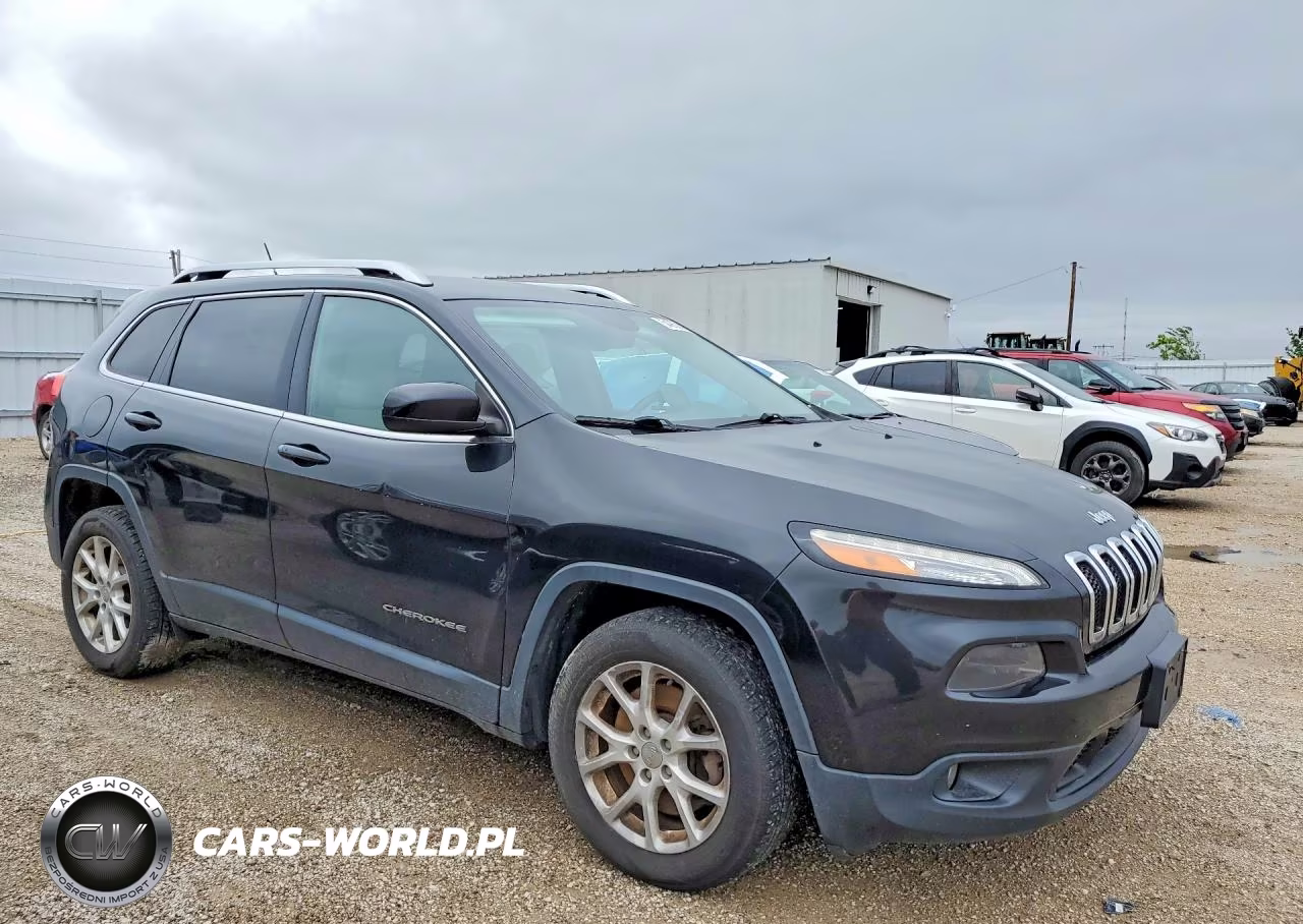 2015 Jeep Cherokee Latitude VIN:1C4PJLCS0FW791436 - 4
