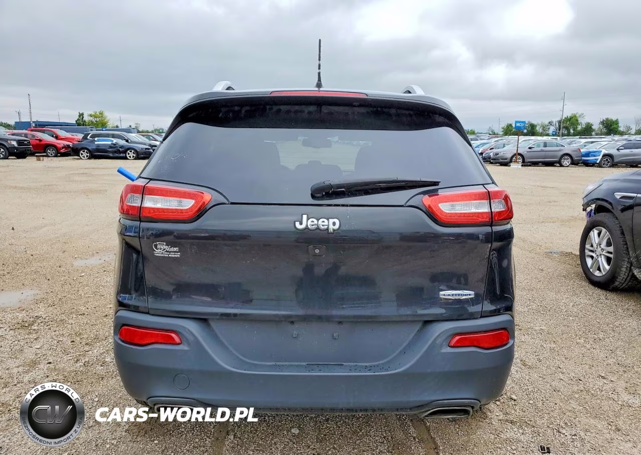 2015 Jeep Cherokee Latitude VIN:1C4PJLCS0FW791436 - 6