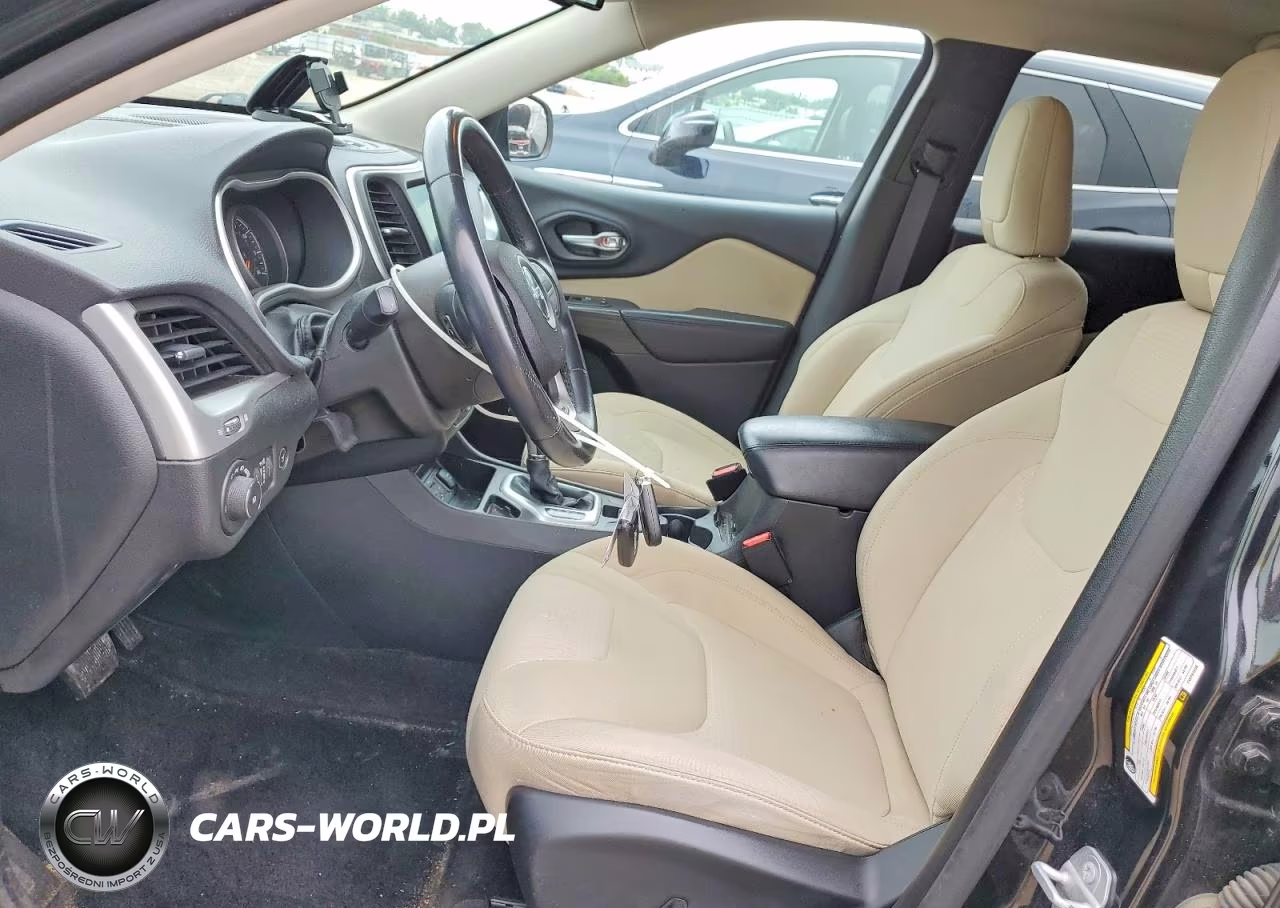 2015 Jeep Cherokee Latitude VIN:1C4PJLCS0FW791436 - 7