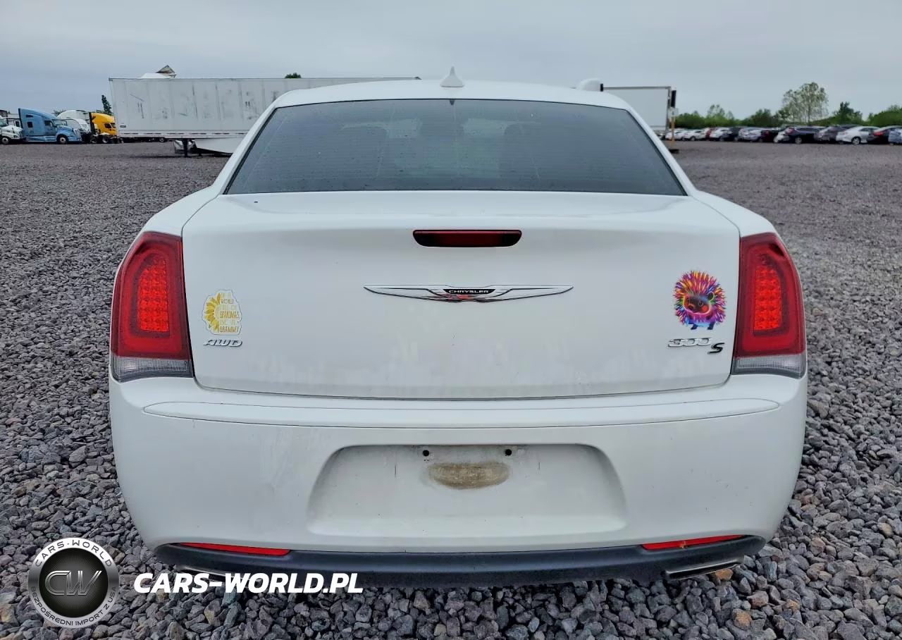2019 Chrysler 300 S VIN:2C3CCAGG8KH648542 - 6