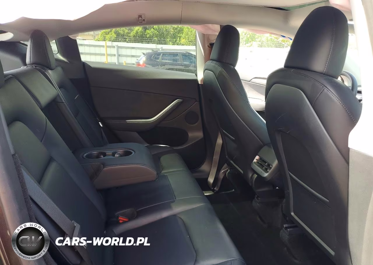 2024 Tesla Model Y VIN:7SAYGDED4RF038592 - 10