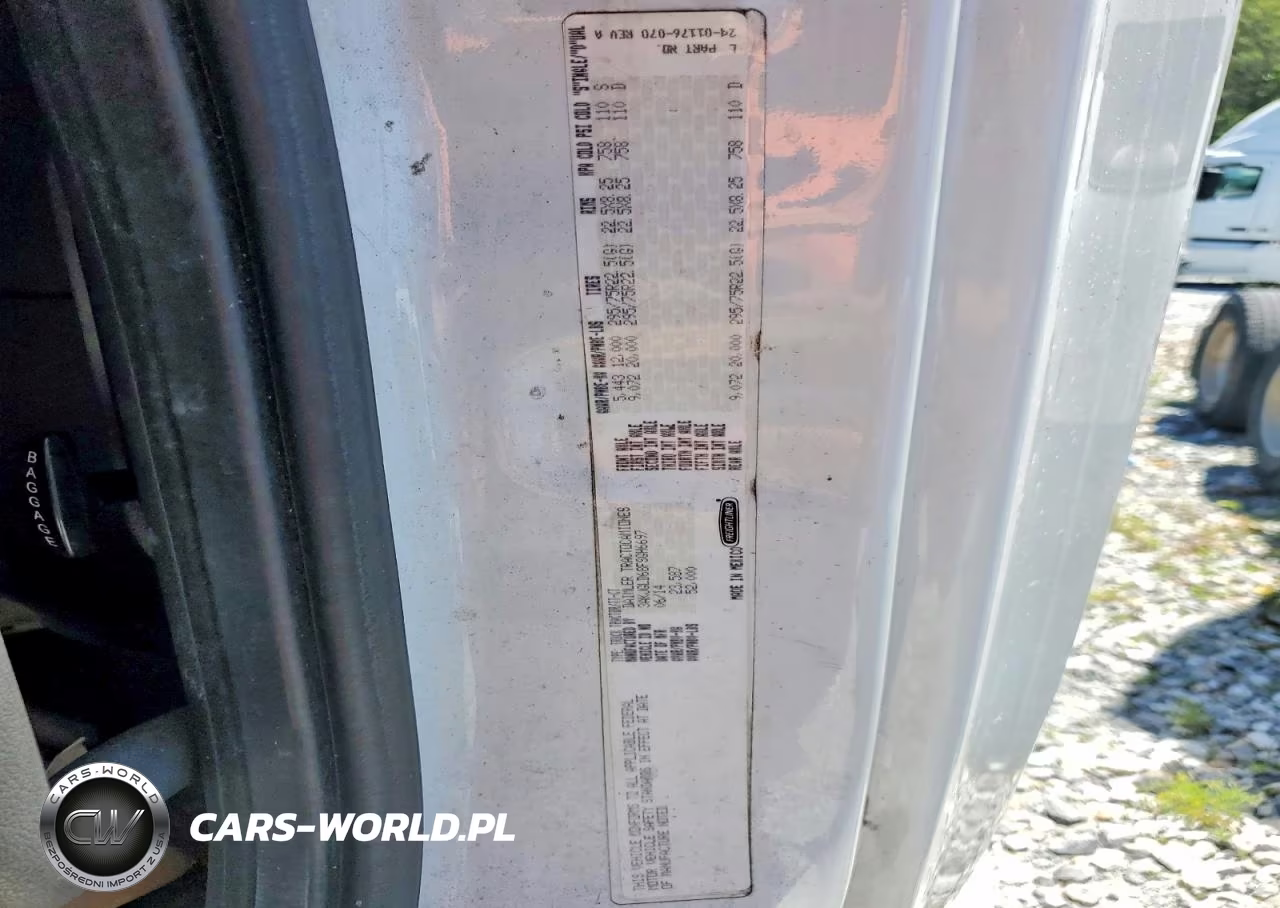 2015 Freightliner Cascadia 125 VIN:3AKJGLD68FSGH6697 - 10
