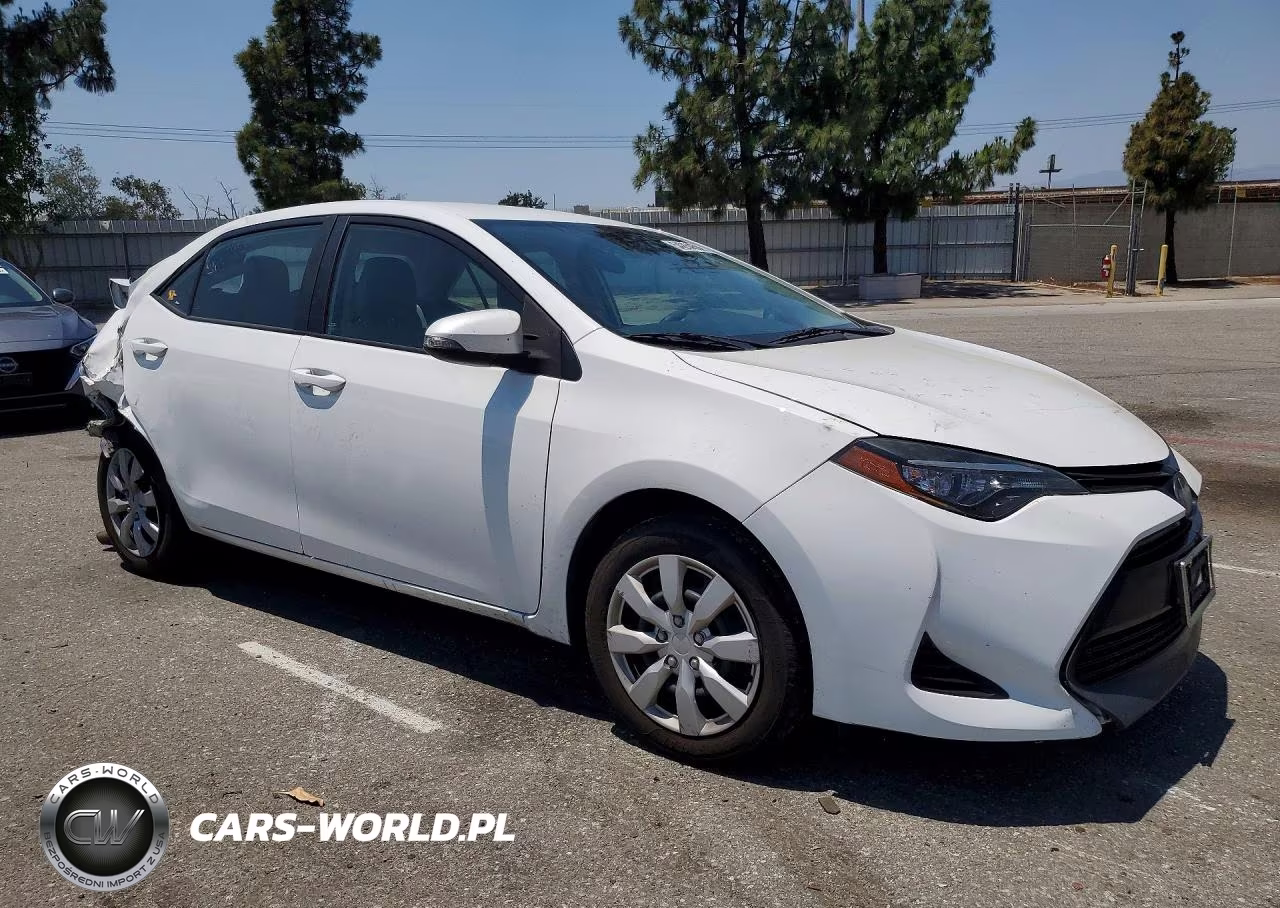 2017 Toyota Corolla Le VIN:5YFBURHE2HP653139 - 4