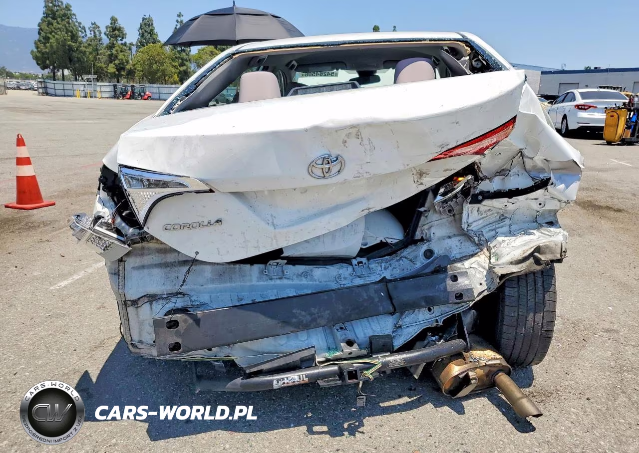 2017 Toyota Corolla Le VIN:5YFBURHE2HP653139 - 6