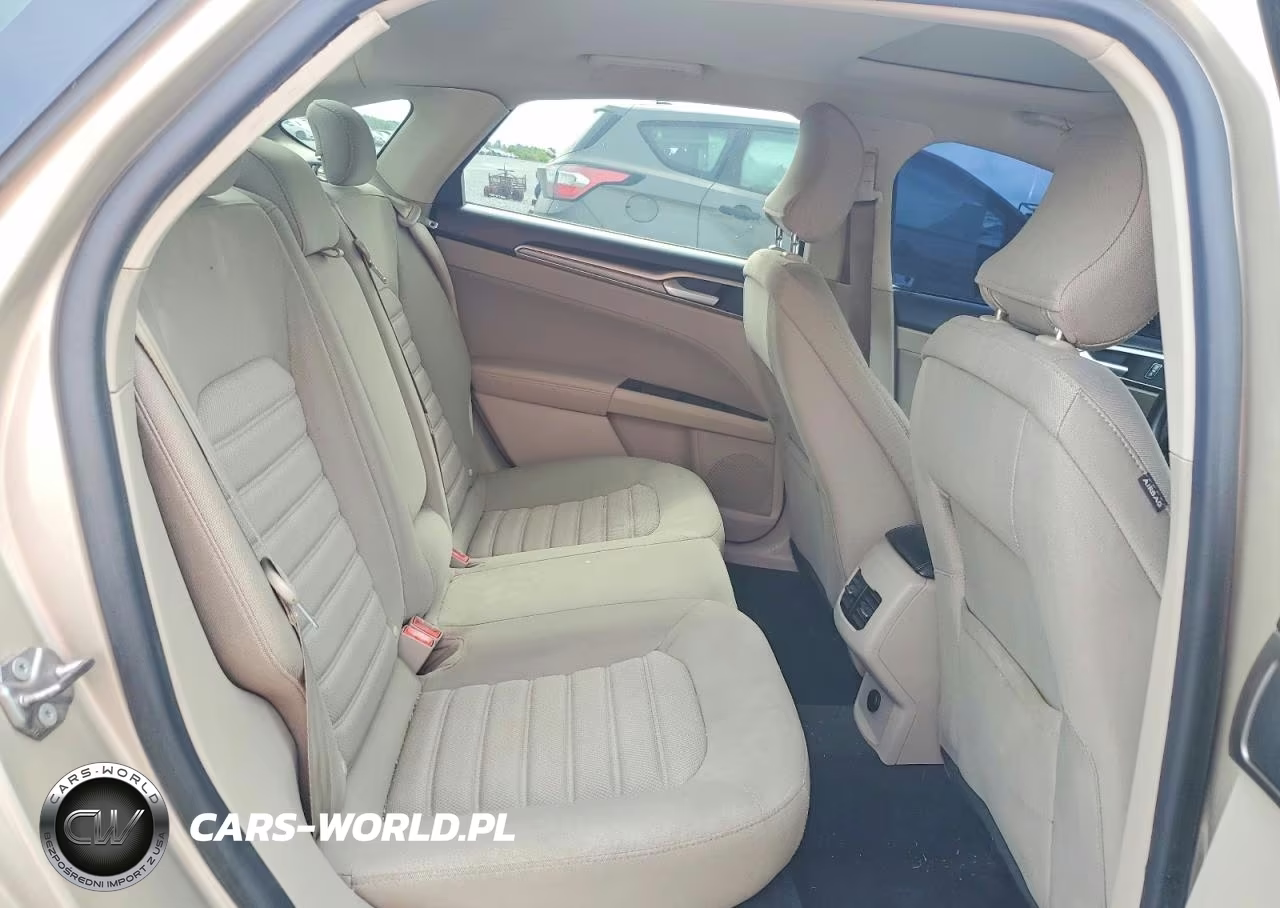 2019 Ford Fusion Se VIN:3FA6P0LU5KR119952 - 10