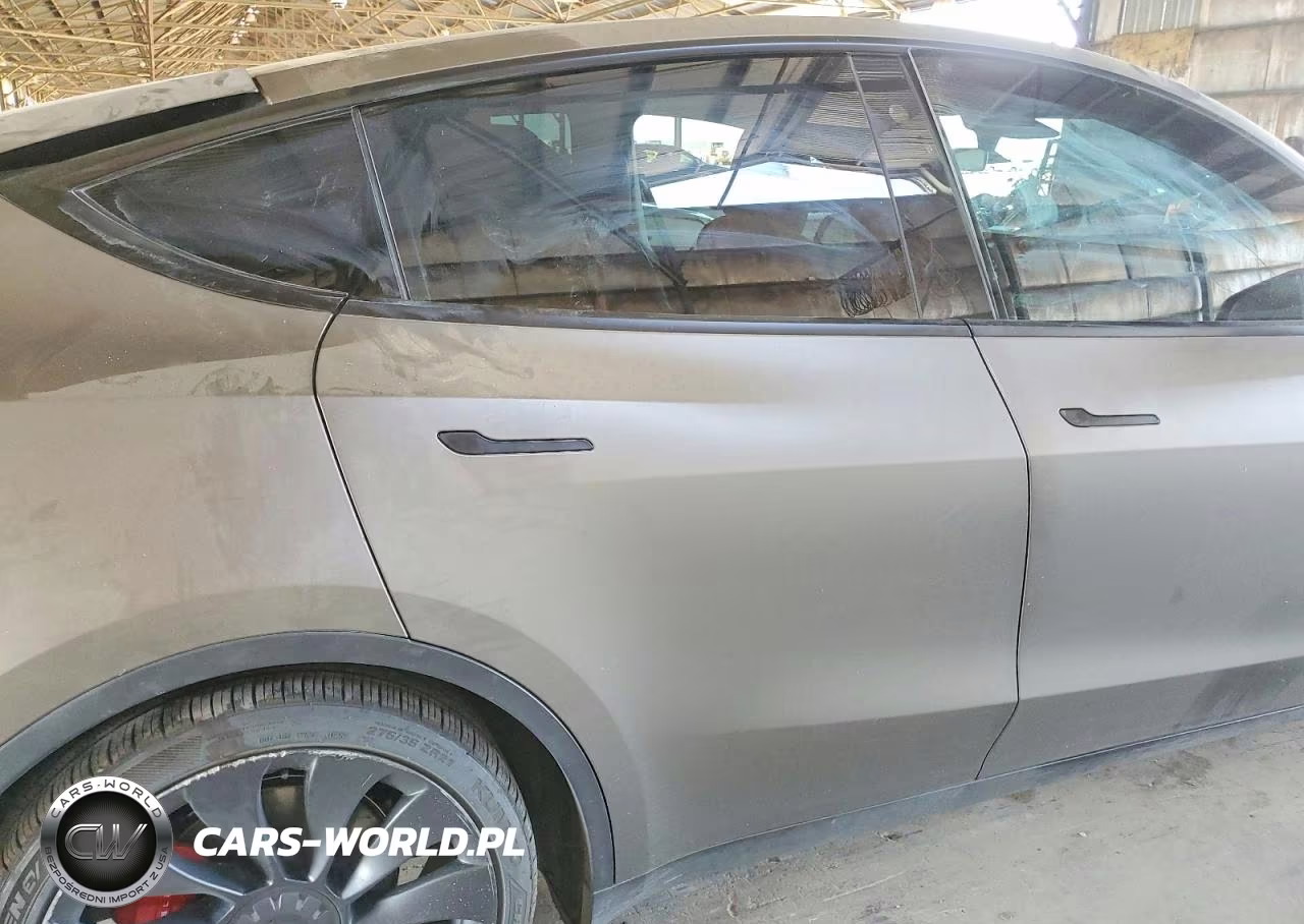 2022 Tesla Model Y VIN:7SAYGDEF2NF410989 - 10