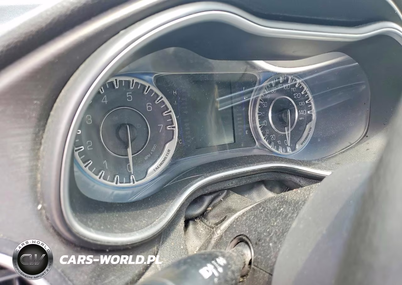 2015 Chrysler 200 Limited VIN:1C3CCCABXFN577446 - 9