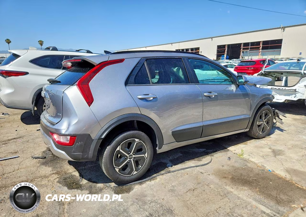 2025 Kia Niro Lx VIN:KNDCP3LE5S5278500 - 3