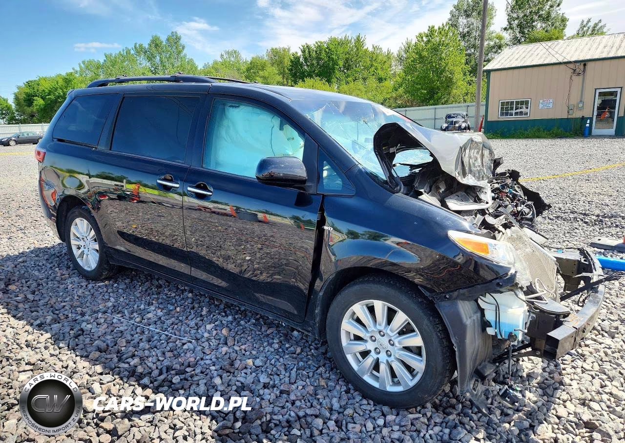 2017 Toyota Sienna Xle 7-Passenger VIN:5TDDZ3DC2HS174058 - 4