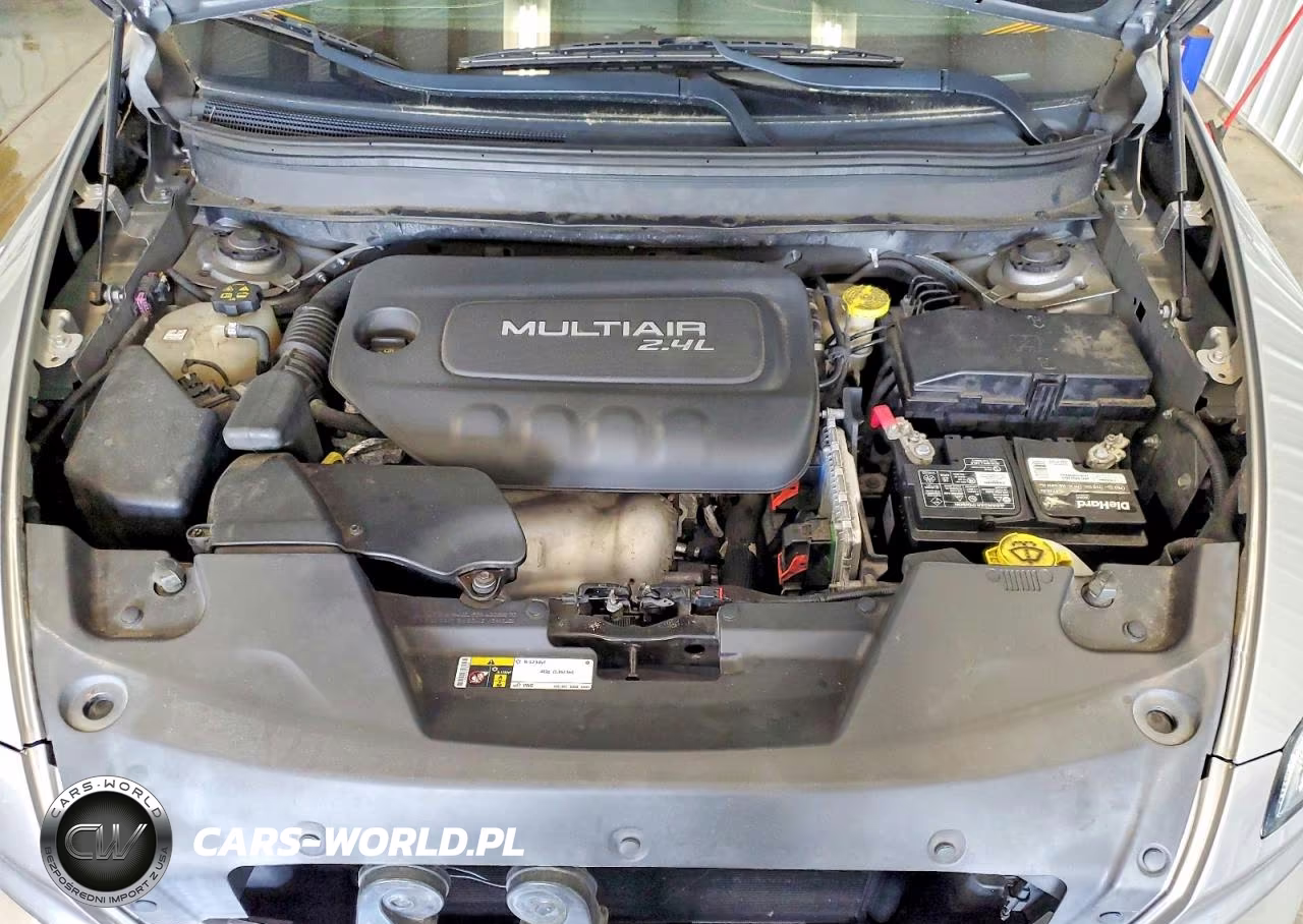 2014 Jeep Cherokee Latitude VIN:1C4PJMCB3EW211777 - 12