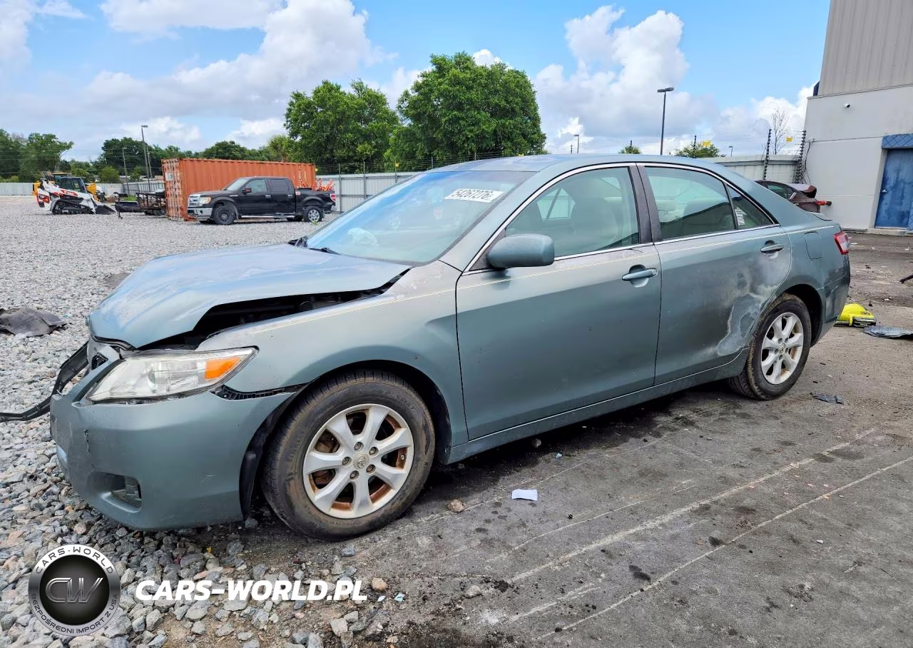 2011 Toyota Camry Le – zdjęcie 1 z 12