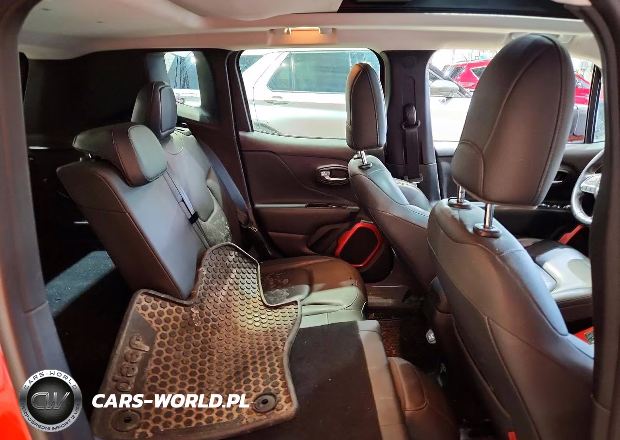 2018 Jeep Renegade Trailhawk VIN:ZACCJBCB3JPG96822 - 10