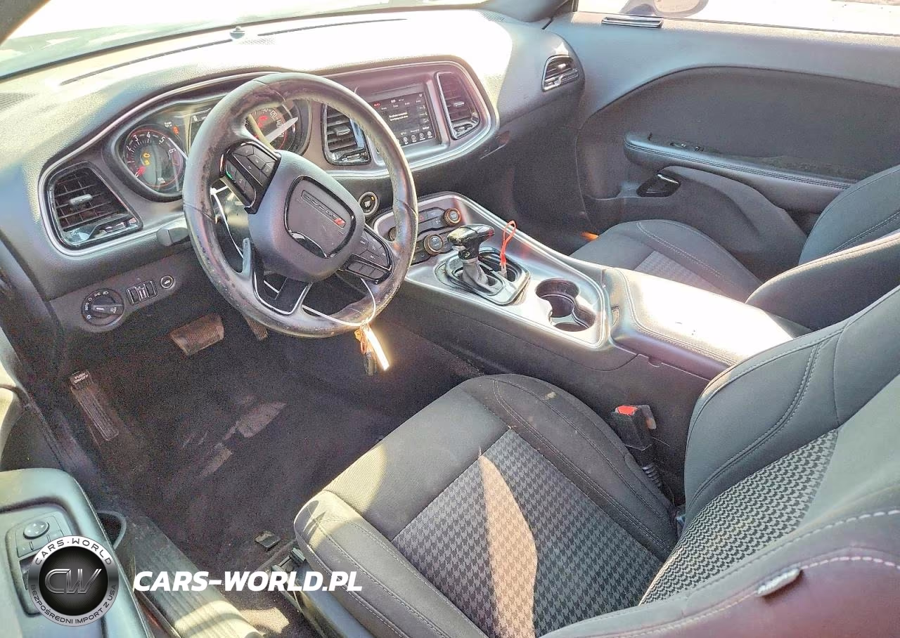 2018 Dodge Challenger Sxt VIN:2C3CDZAG0JH120593 - 8