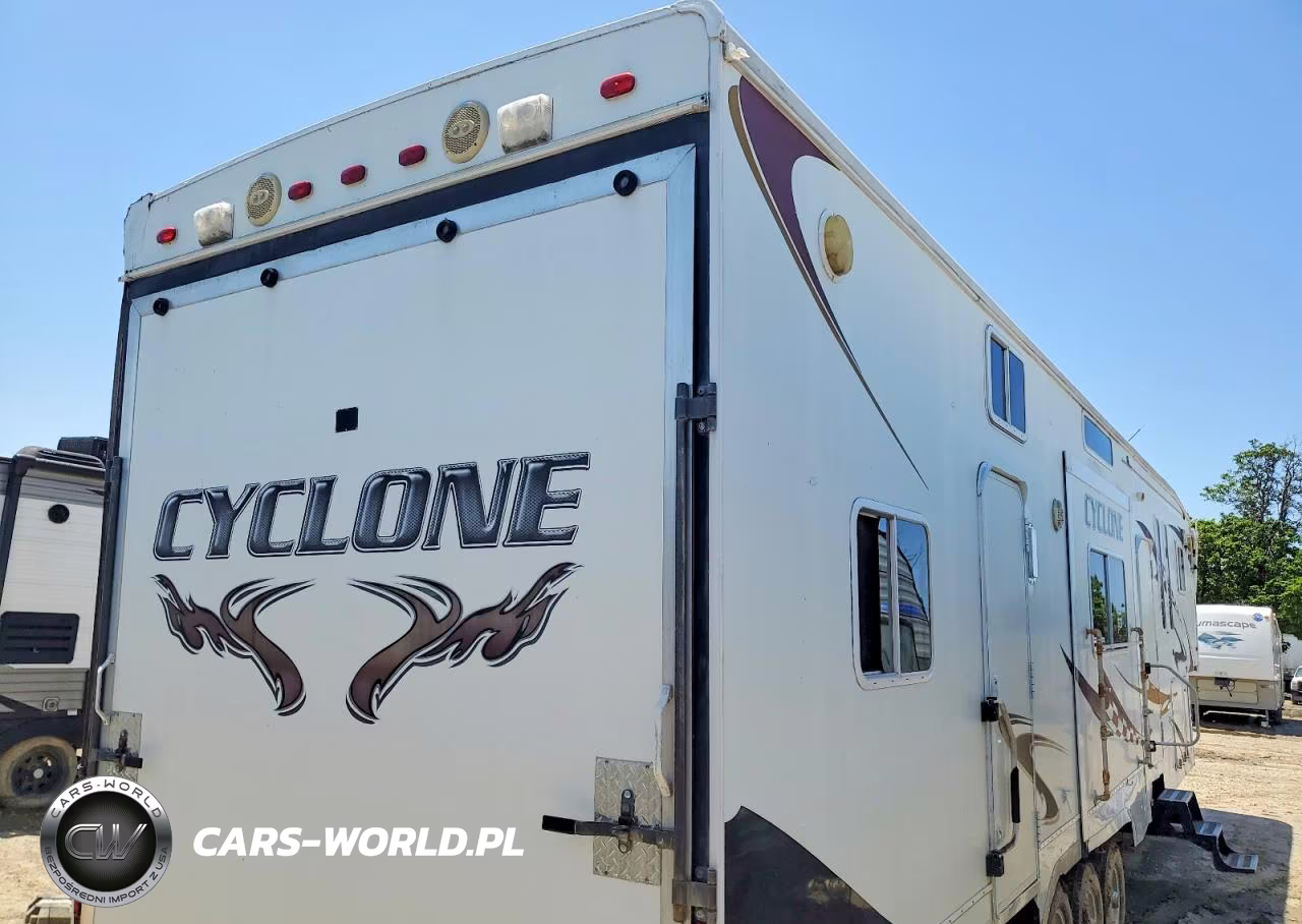 2008 Heartland Cyclone Camper VIN:5SFGF40328E007543 - 4
