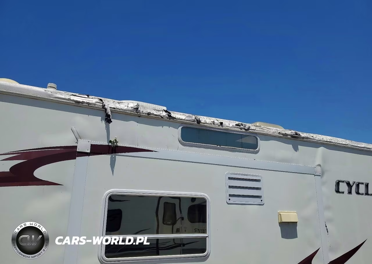 2008 Heartland Cyclone Camper VIN:5SFGF40328E007543 - 9