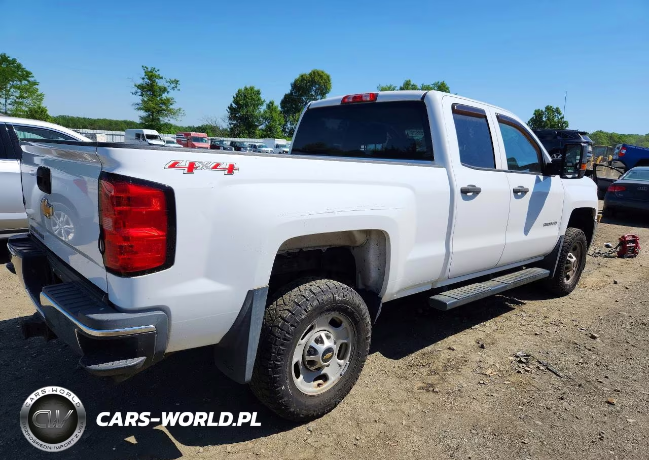2015 Chevrolet Silverado K2500 Heavy Duty VIN:1GC2KUEG5FZ504757 - 3