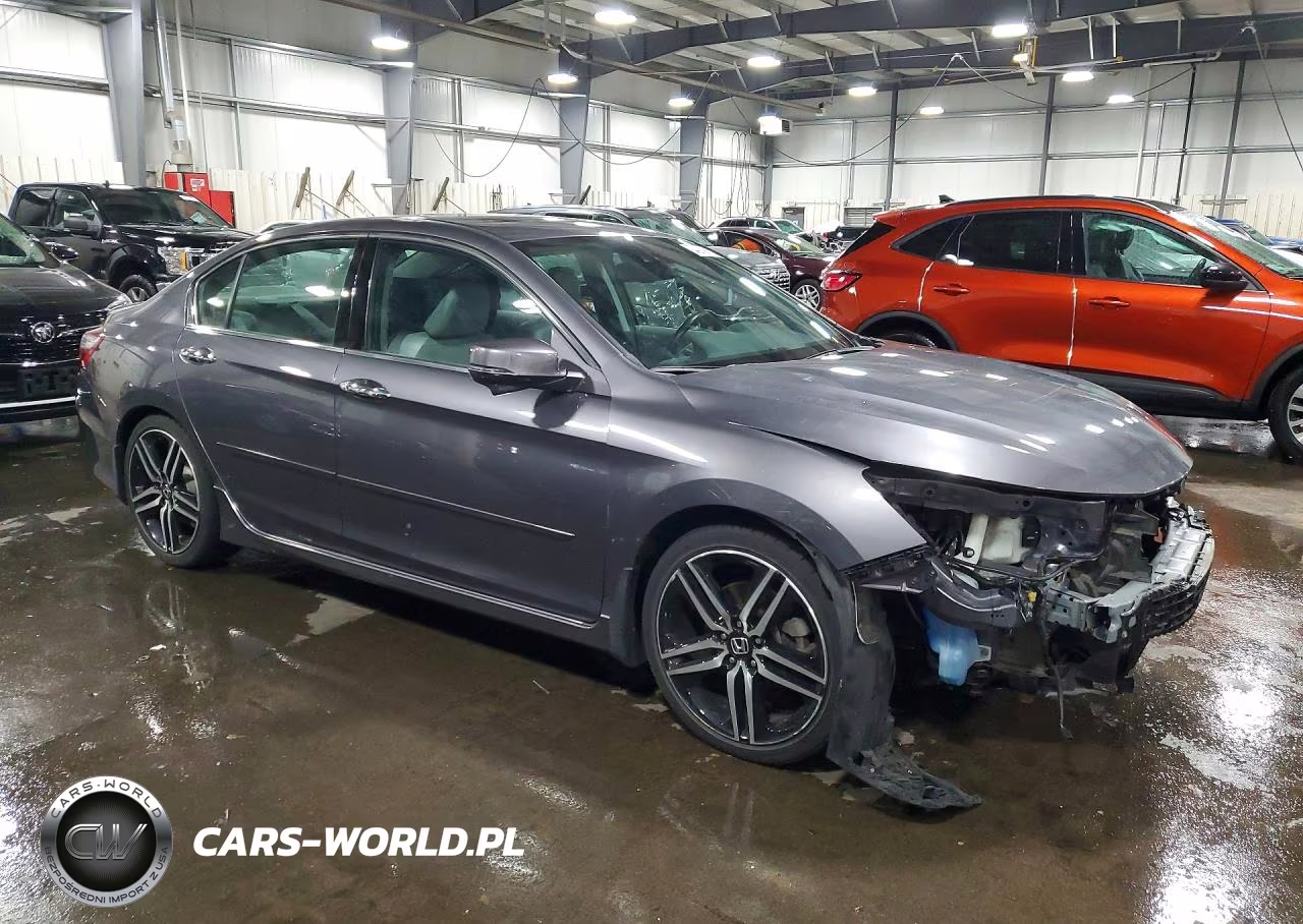 2017 Honda Accord Touring VIN:1HGCR3F9XHA045349 - 4